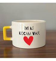 İyi Ki Kocam Var Baskılı Sarı Kulplu C Sevgililer Günü Fincanı