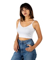 Kadın Beyaz İp Askılı Fitted/Vücuda Oturan Fitilli Örme Crop Top Bluz 23K-TRP-CRP05