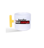 Kurallar Güçlü Kadınları Bağlamaz Baskılı Kadınlar Günü Sarı Kulplu T Kupa