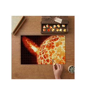 Uzayda Yanan Bir Güneşin Yakın Görünümü Tasarımı 240 parça Ahşap Puzzle Ahşap Kutuda MP01976