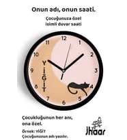 İsme Özel Ayda Uyuyan Kedi Çocuk Odası Duvar Saati Orta Boy 30 cm Siyah Camlı Sessiz