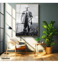 Altın Renk Metal Çerçeveli Tamperli Cam Tablo Atatürk Kasketli Tarla Pozu Atatürk Tablosu Duvar Dekoru