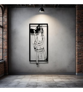 Şarap Tutan Kadın Metal Duvar Dekoru – Modern Minimalist Çizgisel Sanat (Siyah)
