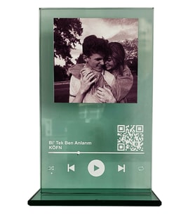 Kişiye Özel Yeşil Cam Youtube QR Kodlu Cam Plak, Kişiye Özel Fotoğraflı youtube Şarkı Barkodlu Masaüstü Plak