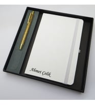 Signator® Codex  N243 Kişiye Özel Defterli Set - İsme Özel Gold Kalem + İsme Özel Beyaz Defter  İsme Özel Kutusunda Hediyelik Set (Karışık)