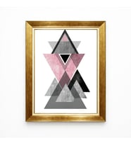 Tablore Modern Geometrik Pembe Gri Üçgen Desenli İskandinav Tarzı Gold Çerçeveli Kanvas Tablo