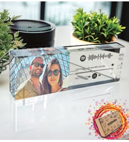 Kişiye Özel Tasarlanan Fotoğraflı Spotify Şarkı Barkodlu Kalın Akrilik Masaüstü Fotoğraf Çerçevesi Plaket Hediye
