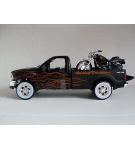 Maisto 1999 Ford F-350 Super Duty Pick up 1/27 2002 FXSTB Night Train 1/24 Model Araba