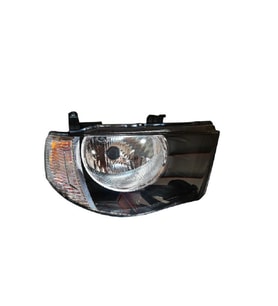 Mitsubishi L200 Far Lambası Sağ Elektrikli Beyaz Sinyal 2006-2010