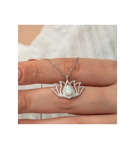 Gümüş Beyaz Opal Taşlı Lotus Kadın Kolye CSR2181099