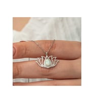 Gümüş Beyaz Opal Taşlı Lotus Kadın Kolye CSR2181099