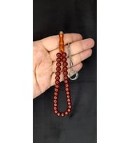 SEVGİLİYE ÖZEL HEDİYE ÇUBUK KEHRİBAR TESBİH KAHVERENGİ RENK KÜRE KESİM H-1393. (Çok Renkli)