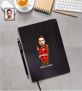 Kişiye Özel Yılbaşı Erkek Karikatürlü Siyah Defter Kalem Hediye Seti Model-14