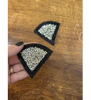 2 Lİ ÜTÜ İLE YAPIŞAN TAŞLI ÜÇGEN ARMA SETİ DİKİŞ AKSESUARI 7X6 CM