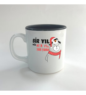 Bir Yıl Değil Her Yıl Yan Yana Penguen Baskılı Siyah Multi Yılbaşı Kupası
