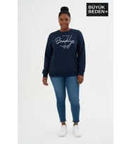 Kadın Büyük Beden El Yazılı Brooklyn Baskılı  Bisiklet Yaka İnce Sweatshirt SPR26BSWK956-6 (Lacivert)