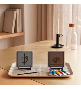 Deri Detaylı Vahdet Vurgulu Elif ve Vav Hat Sanatı ve Orijinal Metinli Bismillâhirrahmânirrahîm İle Masanıza Manevi Huzur Taşıyan İkili Set 10x10 cm, Açık Kahve - Kül Gri