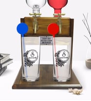 BK Gift Kişiye Özel Renkli Baskılı İsimli İkili Vodka Bardağı ve Çift Musluklu Doğal Ahşap Vodka Standı-114 (Model 1)
