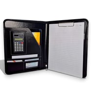 Premium Suni Deri Sekreterlik – Mandallı Evrak Tutucu, Dahili Hesap Makinesi, Tablet Bölmeli Organizer ve Çok Gözlü Evrak Dosyası, Fermuarlı (32.5 × 25 cm), Siyah