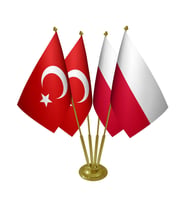 Masa Üstü Polonya Bayrağı Türk Bayrağı Dörtlü Pirinç Direk Masa Bayrak Seti