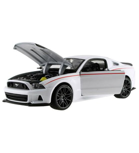 Maisto 1/24 2014 Ford Mustang Street Racer Beyaz