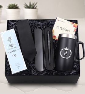 Kişiye Özel 280 ML Kulplu Çelik Termos & Metal Kutusunda Siyah Tükenmez Kalem & Siyah Kravat & Rebul Ice Kolonya Hediye Seti