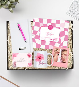 Kişiye Özel Pembe Damalı Mouse Pad & Gümüş Renk Detaylı Pembe Tükenmez Kalem & Kişiye Özel Tasarım Kupa & Beyaz Defter & Pembe İnstagram Çerçeve Hediye Seti