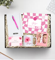 Kişiye Özel Pembe Damalı Mouse Pad & Gümüş Renk Detaylı Pembe Tükenmez Kalem & Kişiye Özel Tasarım Kupa & Beyaz Defter & Pembe İnstagram Çerçeve Hediye Seti