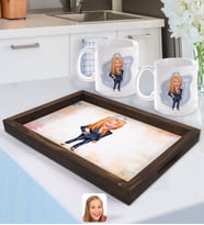 BK Gift Kişiye Özel Kadın Mühendis Karikatürlü Doğal Ahşap Tepsi ve 2’li Kupa Bardak Seti
