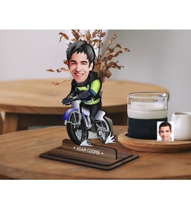 BK Gift Kişiye Özel Motorcu Karikatürlü Ahşap Biblo-1 , Arkadaşa Hediye , Sevgiliye Hediye, Kişiye Özel Biblolar