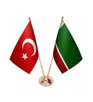 Masa Üstü Çeçenistan Bayrağı Türk Bayrağı İkili Pirinç Direk Masa Bayrak Seti