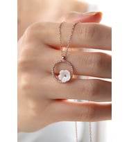 Kadın Orjinal 925 Ayar Gümüş Sedef Taşlı Manolya Çiçeği Yuvarlak Çember Model Kolye (Rose)