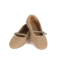 PELUŞ TÜYLÜ BANT DETAYLI KADIN EV AYAKKABISI BABET (Camel)