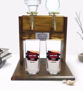 BK Gift Kişiye Özel Renkli Baskılı Yarıya Kadar Değil Yaraya Kadar Tasarımlı İkili Rakı Bardağı ve Çift Musluklu Doğal Ahşap Rakı Standı-4 (Model 1)