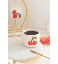 El Yapımı Kiraz Figürlü 24K Altın Dekorlu Seramik Mug 200ml