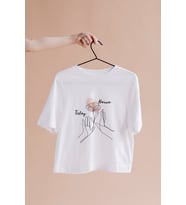 El Ele Tutuşan Sevgili Çift Tasarımlı Tişört Kişiye Özel ( Unisex - Büyük - Çocuk )
