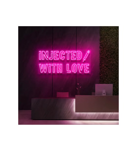 INJECTED WITH LOVE Yazılı ve Şekilli Neon Tabela