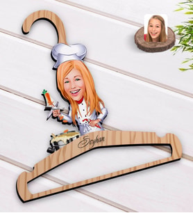 BK Gift Kişiye Özel Kadın Chef Karikatürlü Standart Boy Ahşap Elbise Askısı-1