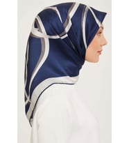 Armine 90x90 Beyaz -Lacivert Sura Ipek Eşarp 23ka9059 04