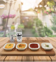 BK Gift Kişiye Özel Denizci Tasarımlı 2’li Rakı Bardağı ve Meze Tabaklı Doğal Masif Ahşap Servis Sunum Tepsisi Model 1