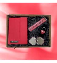 Kişiye Özel Kalpli Set Kalp Ayna & Kalp Anahtarlık & Tükenmez Kalem & Çizgili Defter Hediye Kutusu