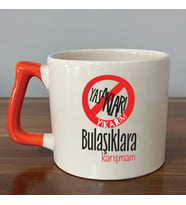 Yasakları Yıkarım Bulaşıklara Karışmam Baskılı Turuncu Kulplu D Kupa