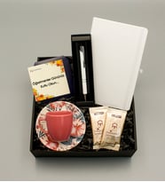 Beyaz Defter & Desenli Pembe Fincan & Beyaz Roller Kalem & Mehmet Efendi Türk Kahvesi Hediye Seti