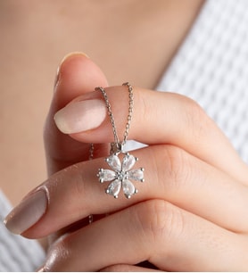 925 Ayar Gümüş Beyaz Lotus Çiçeği Kolye