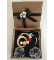 Hoşgeldin Bebek, Unisex,Yenidoğan Bebek, Siyah Badi İsimli Diş Kaşıyıcı Hediye Seti