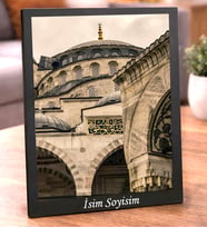 Kişiye Özel İsimli Cami Temalı Siyah Masaüstü Çerçeve – İslami Dekoratif Manevi Hediye