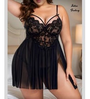Intive Curvy Büyük Beden Yan Yırtmaçlı Göğsü Dantelli Eteği Transparan Gecelik (Siyah)