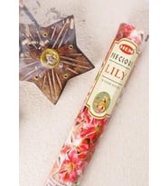 HEM TÜTSÜ LILY