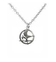 Mockingjay Spirit – Alaycı Kuş Figürlü Unisex Kolye (60 cm Zincirli) (Gümüş)