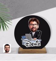 BK Gift Kişiye Özel Erkek Genel Müdür Karikatürlü Yuvarlak Ahşap Biblo-1